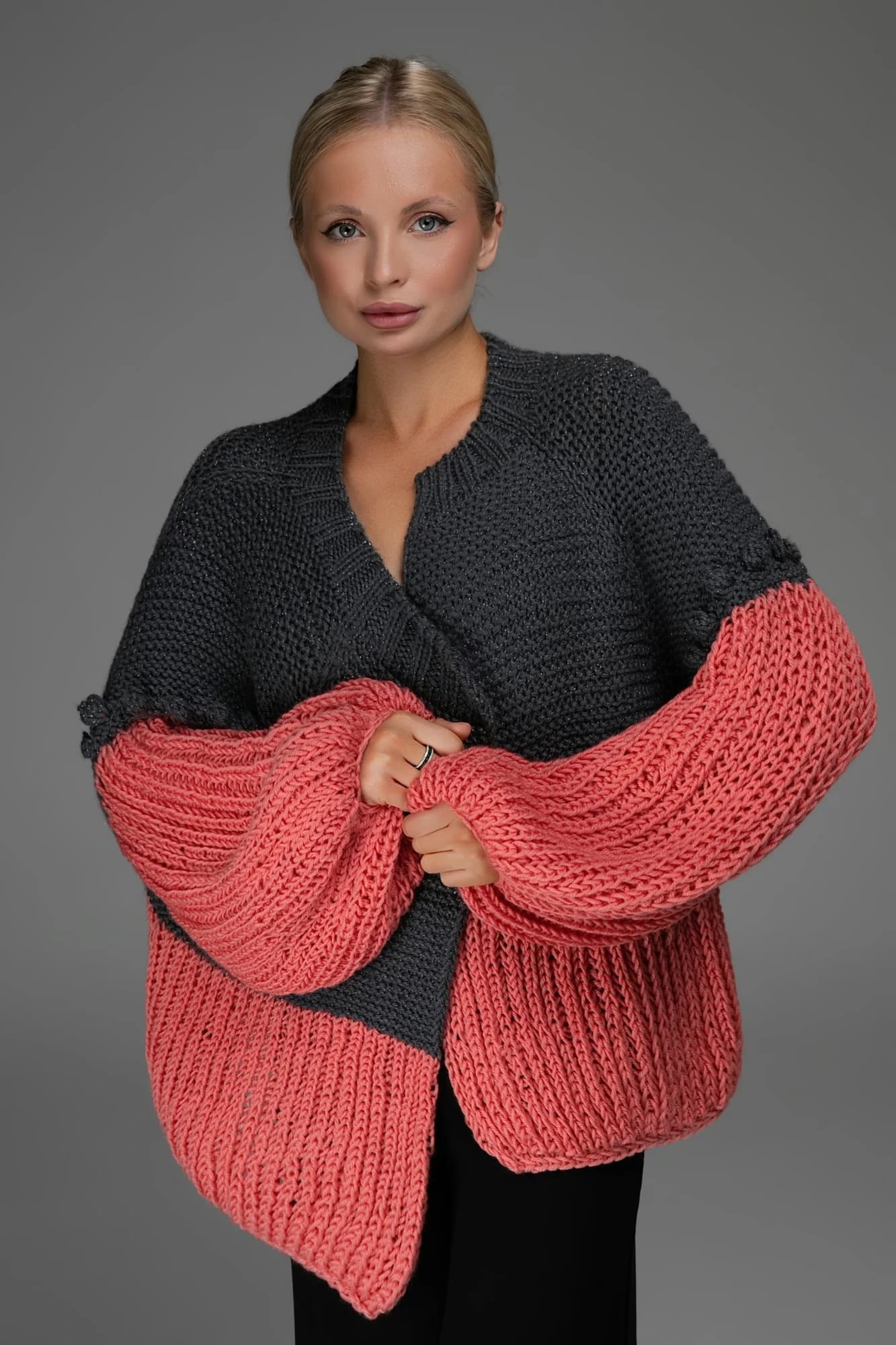 Maglione oversize con manica a sbuffo - Modello 1 (salmone/grigio)