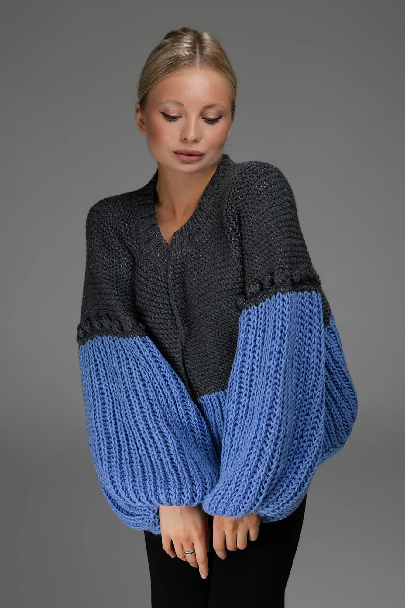 Maglione con manica a sbuffo - Modello 3 (grigio/lilla)